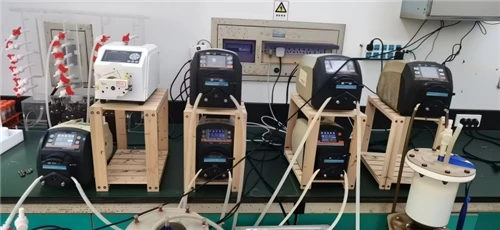 โซลูชันปั๊มสูบจ่ายเพอริสแตลติคอุตสาหกรรมสำหรับการบำบัดน้ำเสีย: การถ่ายเทของไห...